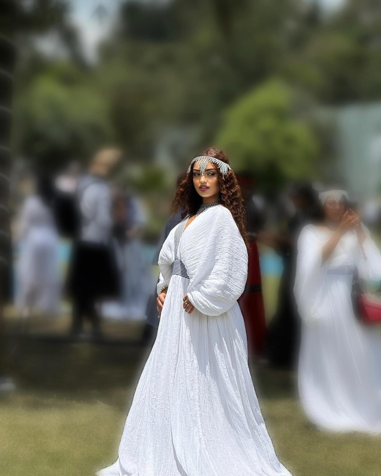 Oromo Traditional Dress with Elegant Head Jewelry Beautiful Oromo Kemis V-neckline Oromo Dress 554